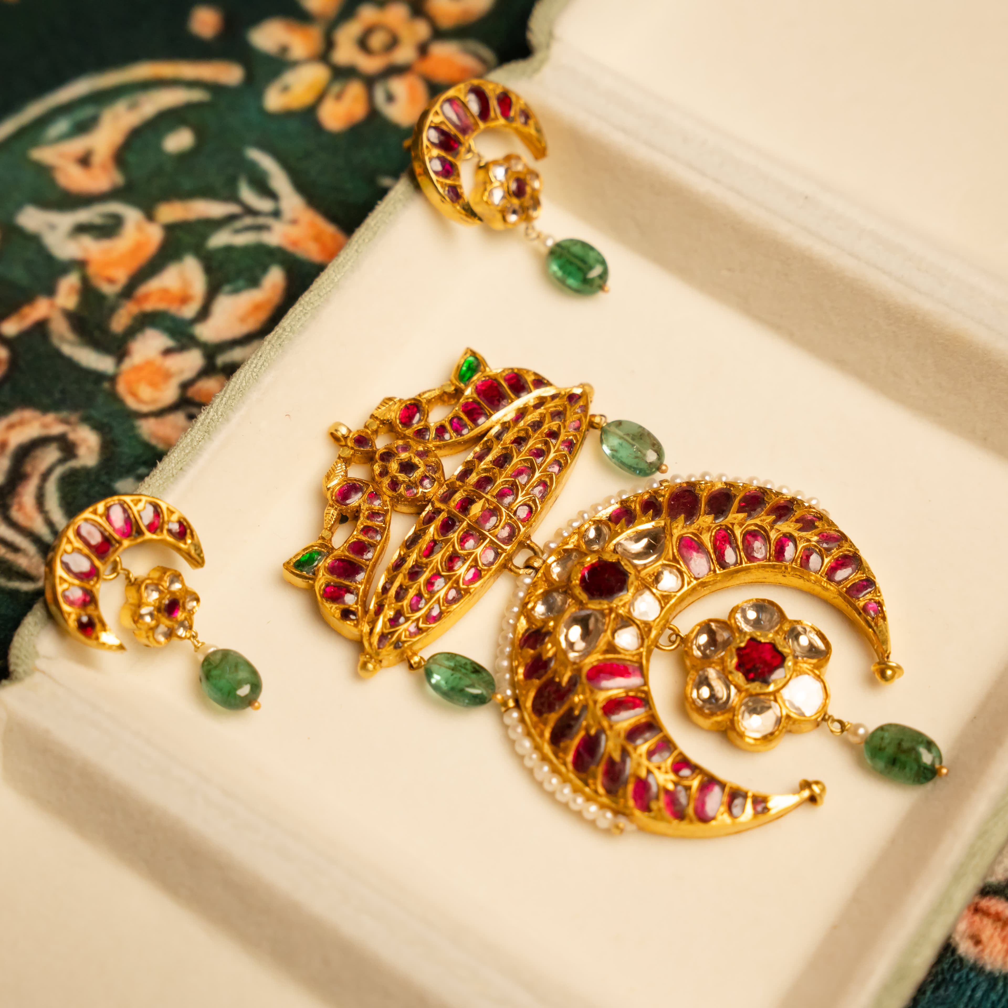A Complete Guide to Mangalsutra Designs: Tradition Meets Modern Style