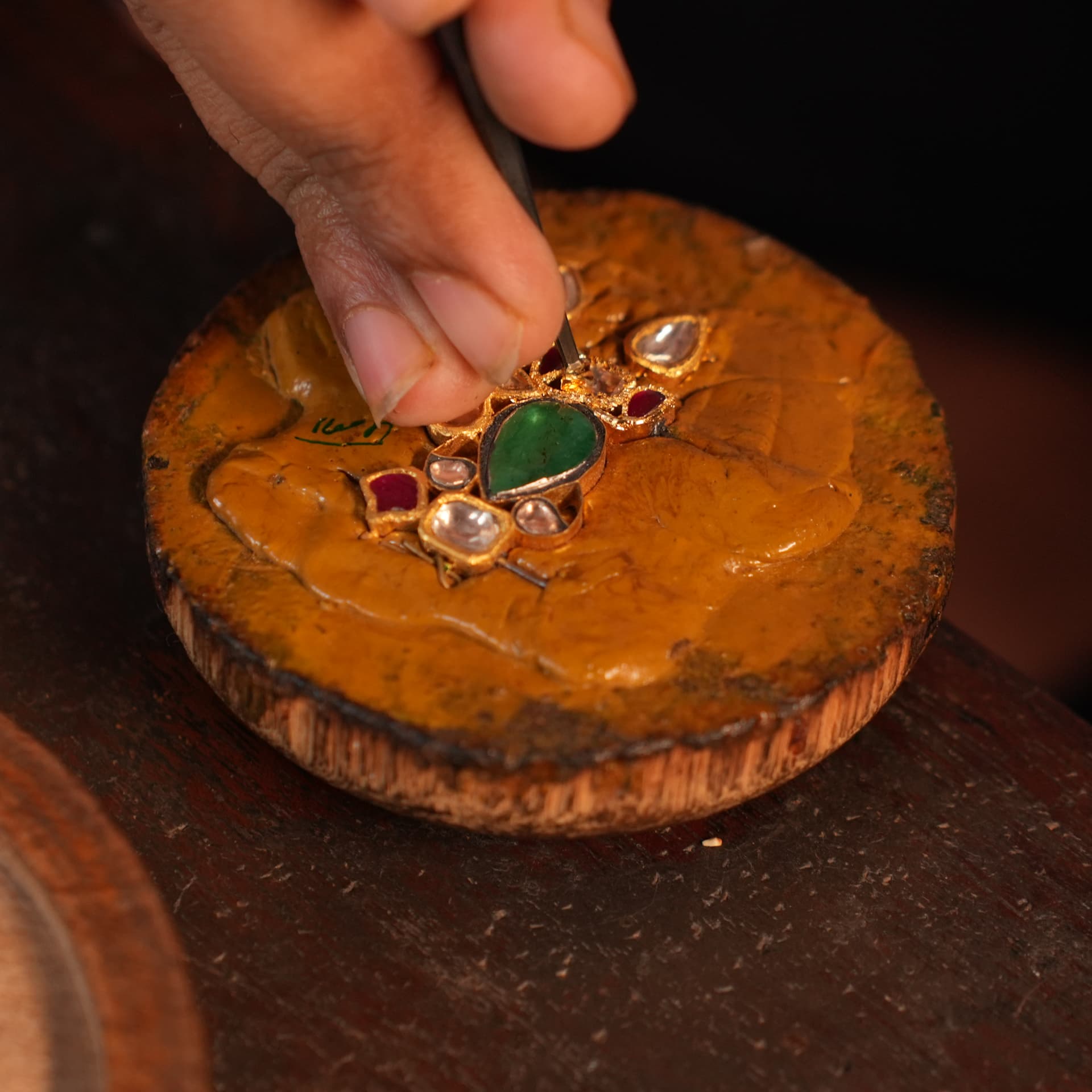 Master karigar hand-setting polki diamonds in gold — Shrivatsa workshop
